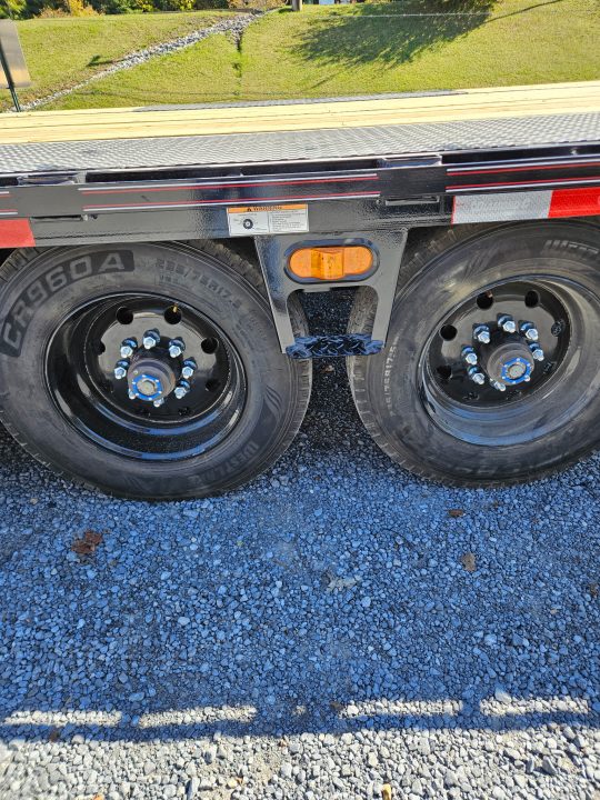 New 2027 Diamond C DET210 GOOSENECK DECK OVER POWER TILT TRAILER ,HYDRO JACKS, SOLAR CHARGER **ABS BRAKES**