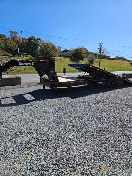 New 2027 Diamond C DET210 GOOSENECK DECK OVER POWER TILT TRAILER ,HYDRO JACKS, SOLAR CHARGER **ABS BRAKES**