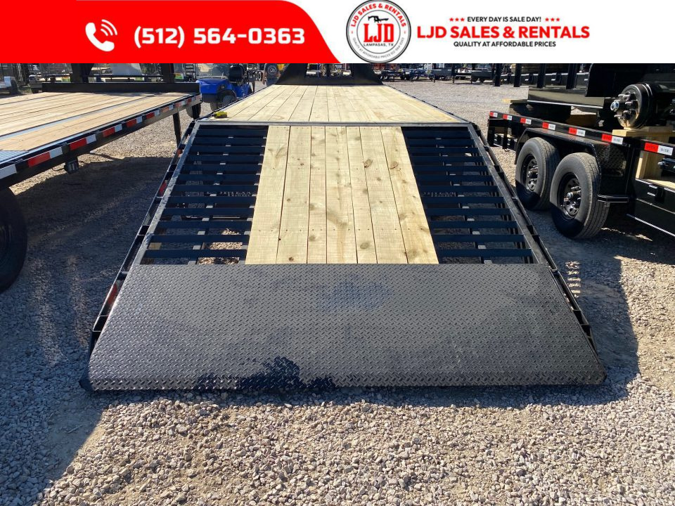 New 2027 East Texas - 102" X 32' - Deckover - hydraulic dove - Equipment Trailer