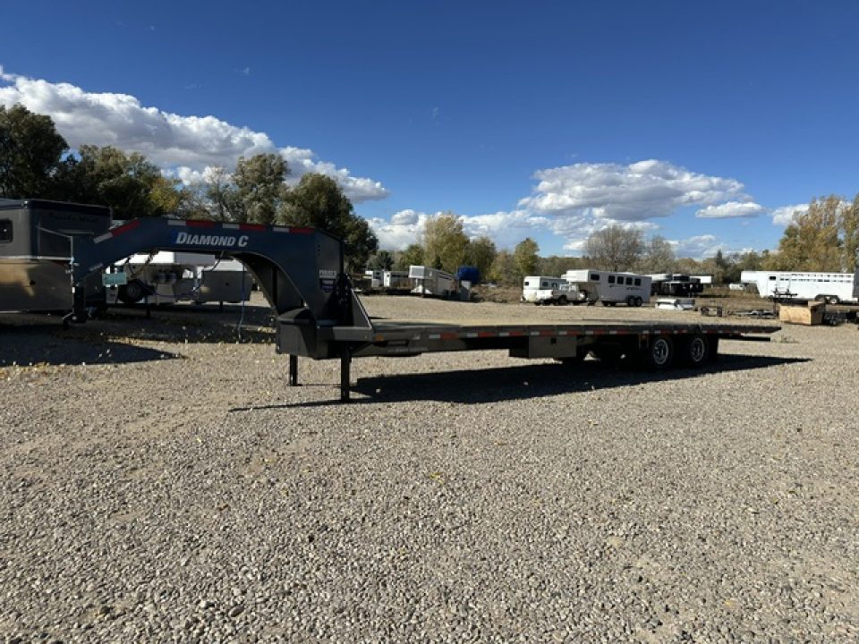 New 2027 Diamond C 35' FMAX212