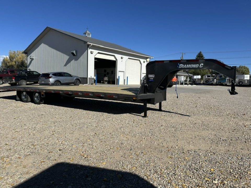 New 2027 Diamond C 35' FMAX212