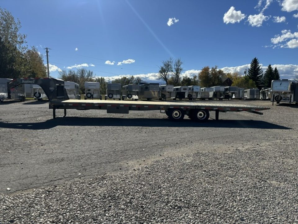 New 2027 Diamond C 35' FMAX212