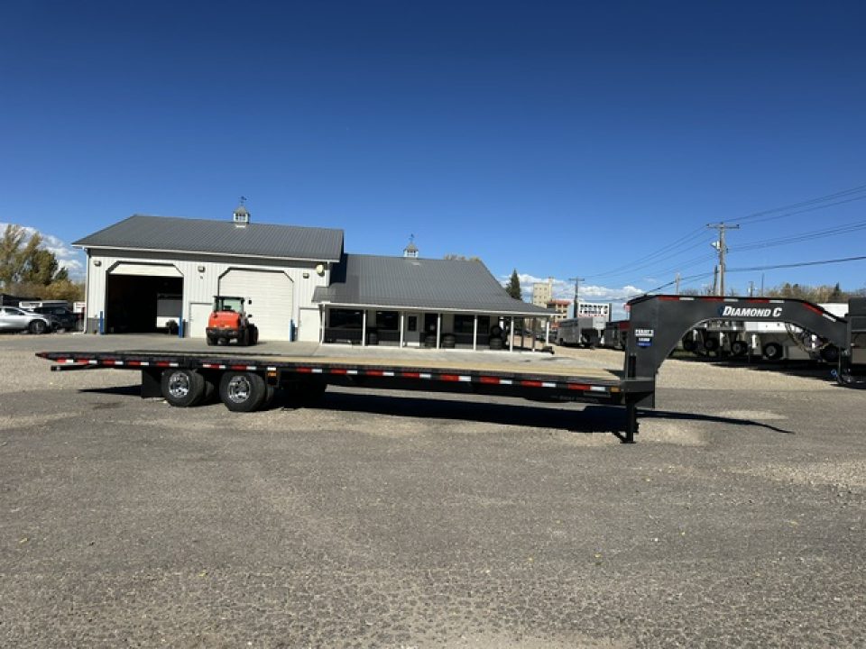 New 2027 Diamond C 35' FMAX212