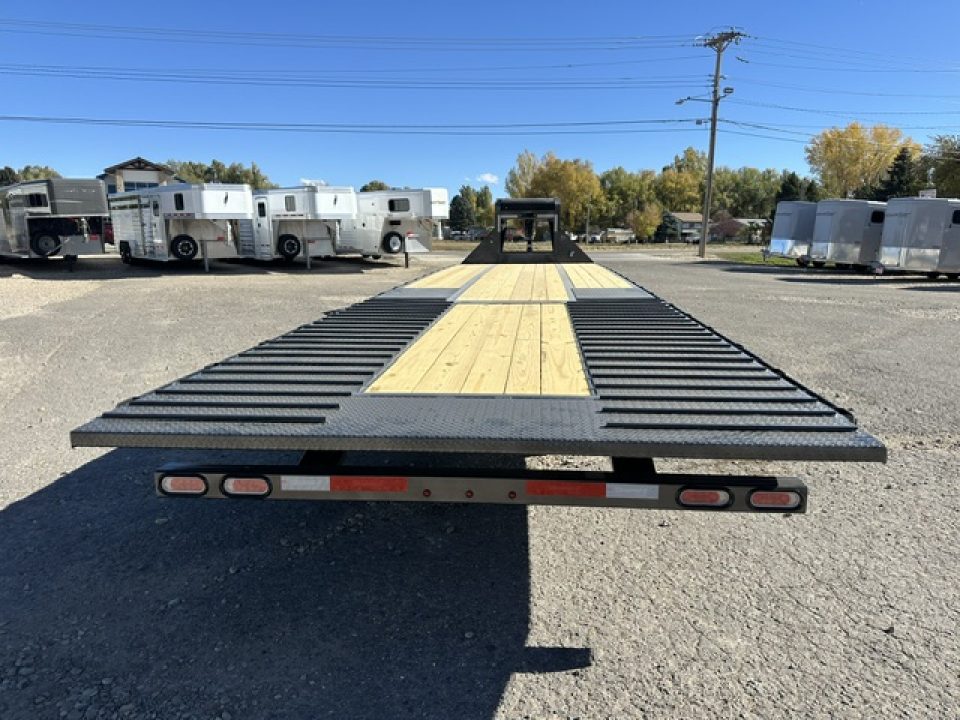 New 2027 Diamond C 35' FMAX212