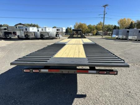 New 2027 Diamond C 35' FMAX212