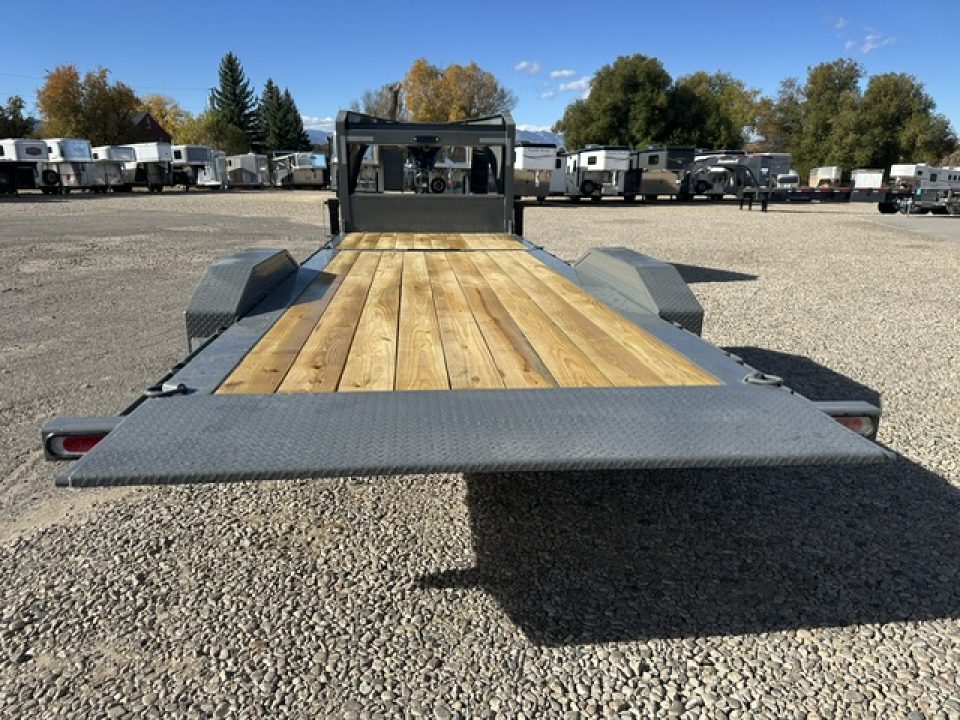 New 2027 Diamond C 22' Tilt Deck