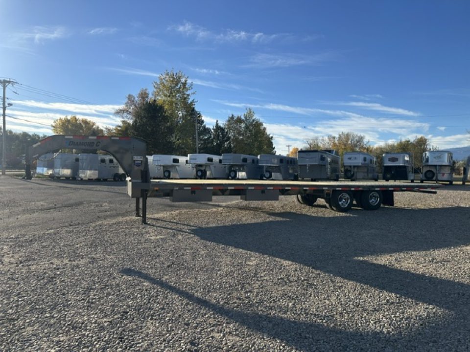 New 2027 Diamond C 35' FMAX