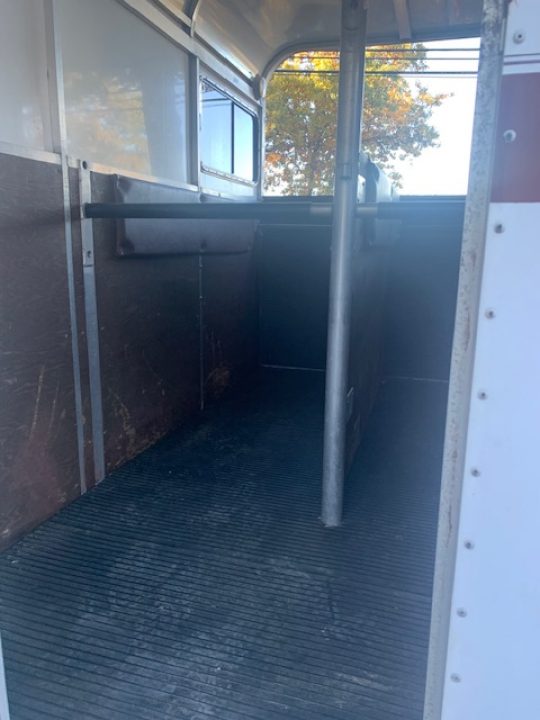 Used 1989 Classic 2h Thorobred Horse Trailer
