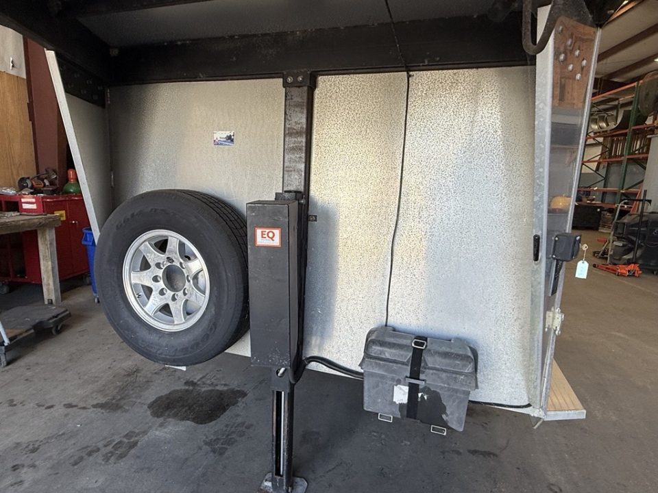 Used 2021 Shadow 5 Horse Blue Gooseneck Horse Trailer with Awning & Exterior Lights Horse Trailer