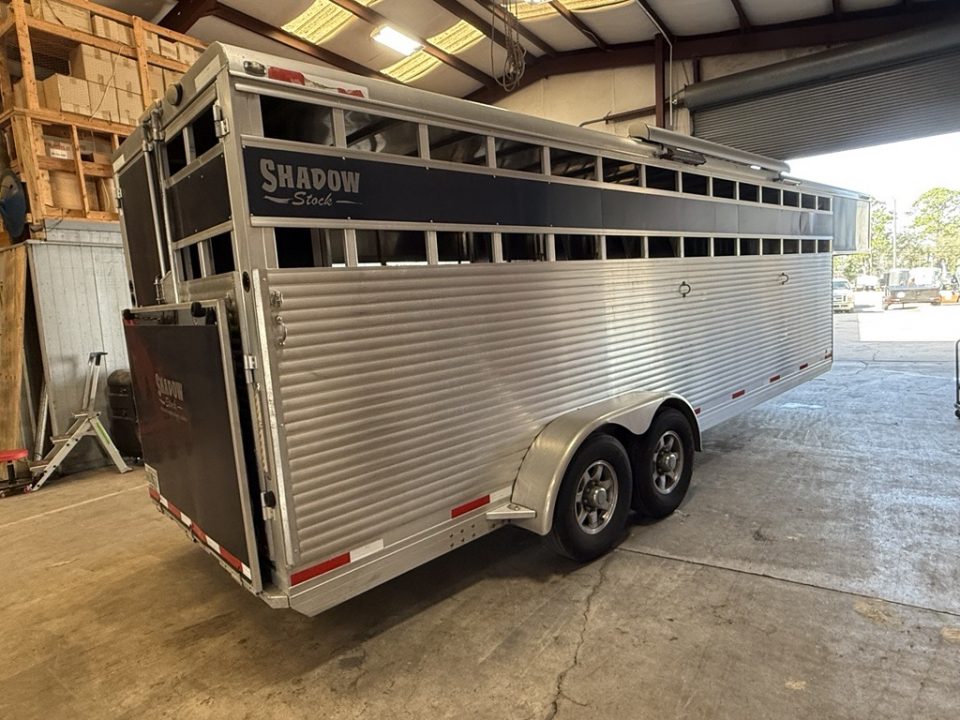 Used 2021 Shadow 5 Horse Blue Gooseneck Horse Trailer with Awning & Exterior Lights Horse Trailer