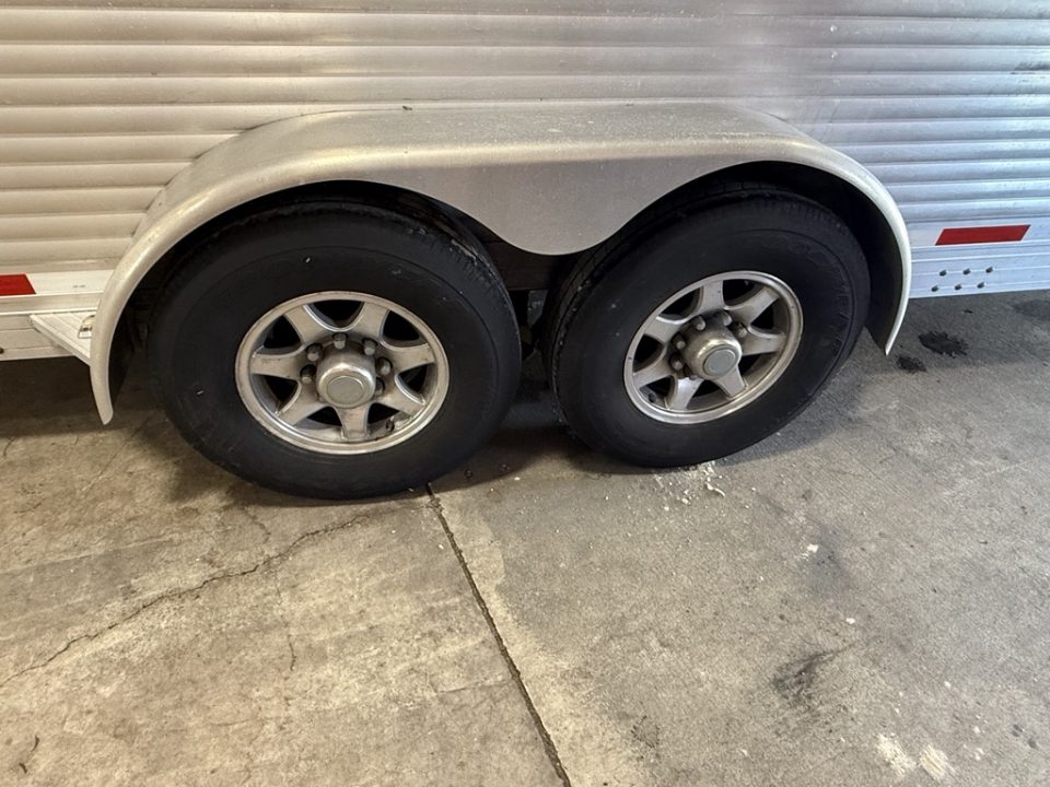 Used 2021 Shadow 5 Horse Blue Gooseneck Horse Trailer with Awning & Exterior Lights Horse Trailer