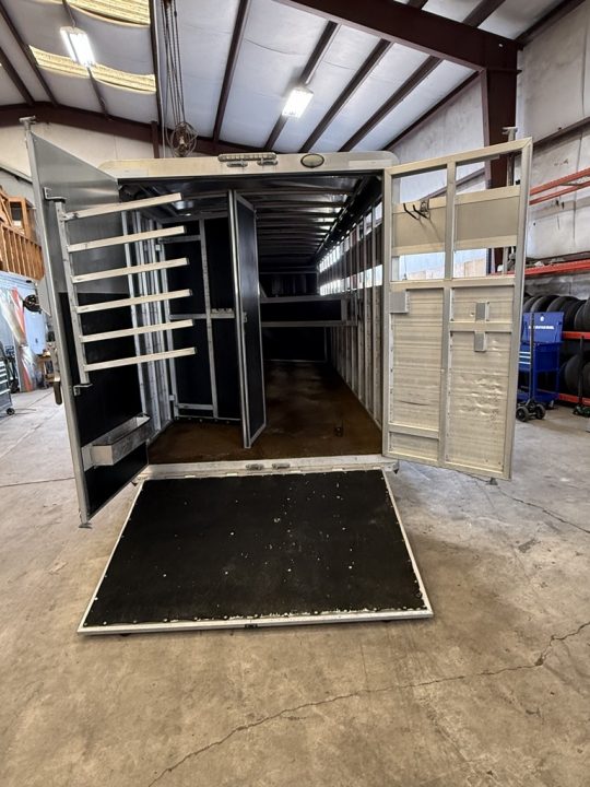 Used 2021 Shadow 5 Horse Blue Gooseneck Horse Trailer with Awning & Exterior Lights Horse Trailer
