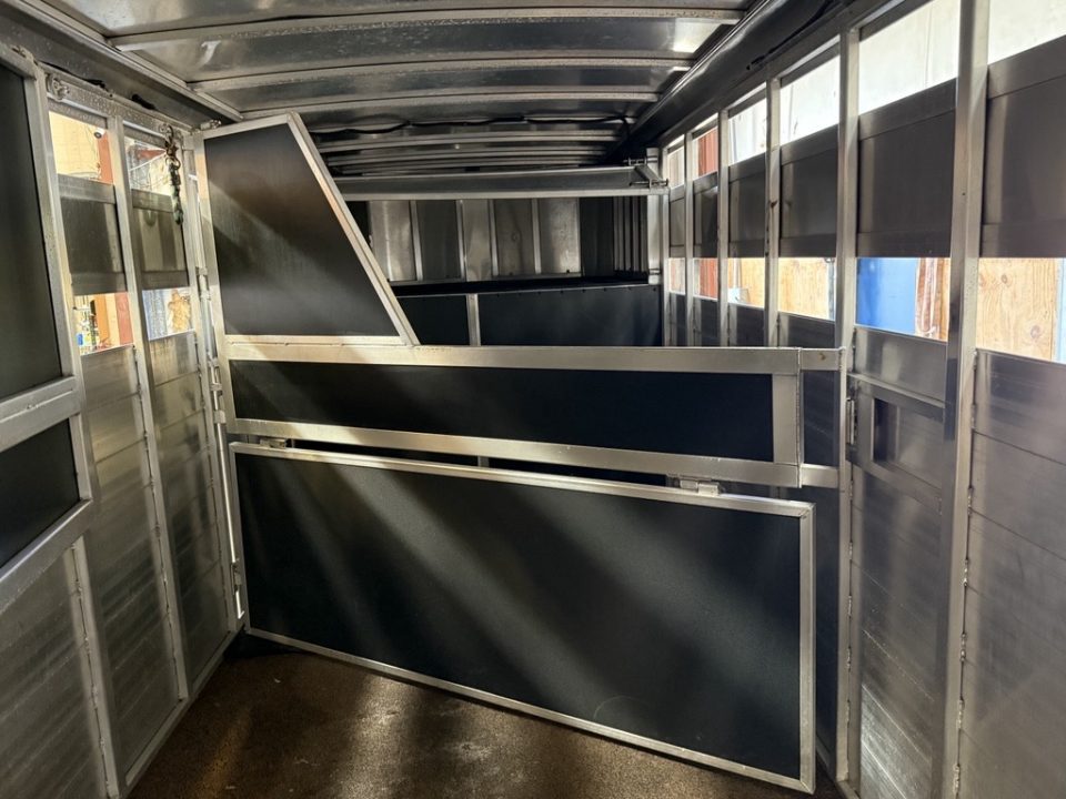 Used 2021 Shadow 5 Horse Blue Gooseneck Horse Trailer with Awning & Exterior Lights Horse Trailer