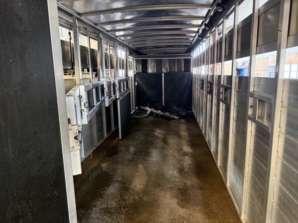 Used 2021 Shadow 5 Horse Blue Gooseneck Horse Trailer with Awning & Exterior Lights Horse Trailer