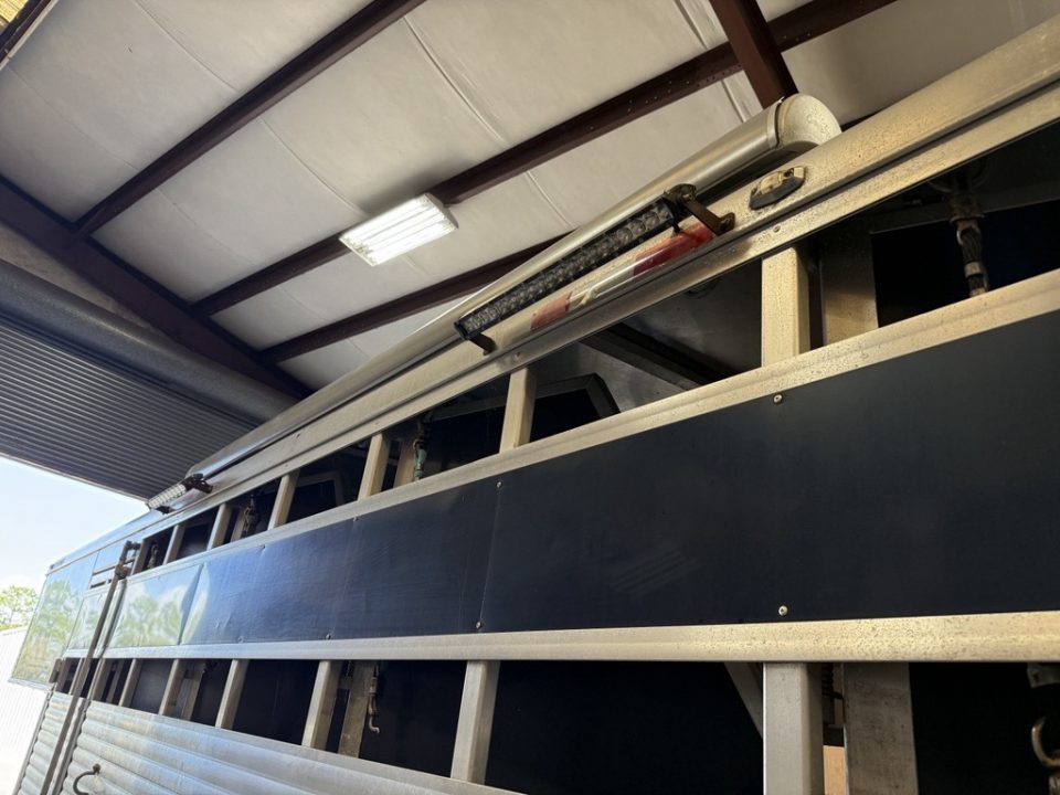 Used 2021 Shadow 5 Horse Blue Gooseneck Horse Trailer with Awning & Exterior Lights Horse Trailer