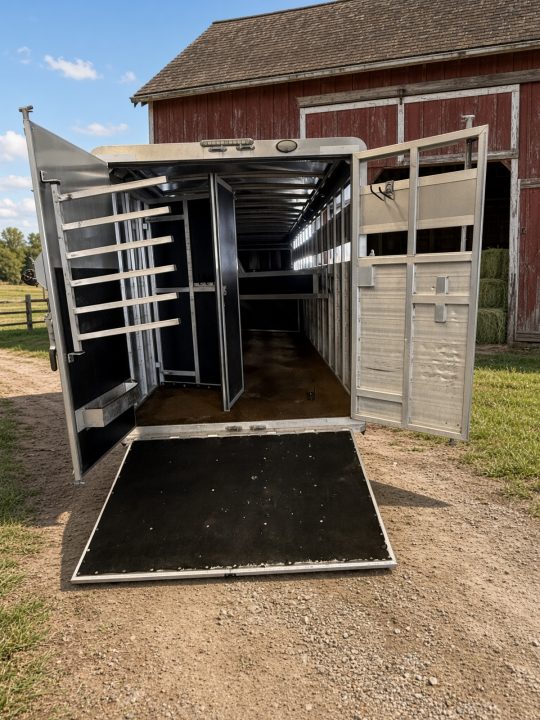 Used 2021 Shadow 5 Horse Blue Gooseneck Horse Trailer with Awning & Exterior Lights Horse Trailer