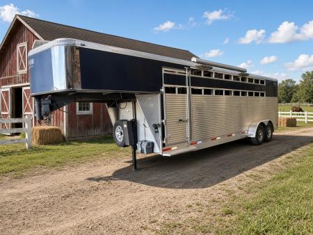 Used 2021 Shadow 5 Horse Blue Gooseneck Horse Trailer with Awning & Exterior Lights Horse Trailer