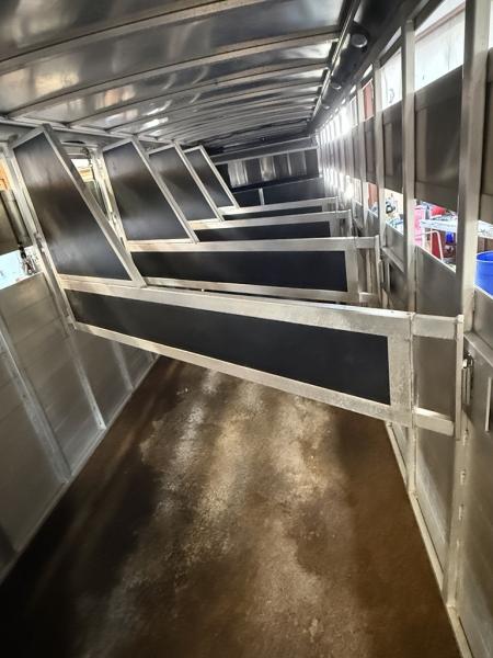 Used 2021 Shadow 5 Horse Blue Gooseneck Horse Trailer with Awning & Exterior Lights Horse Trailer