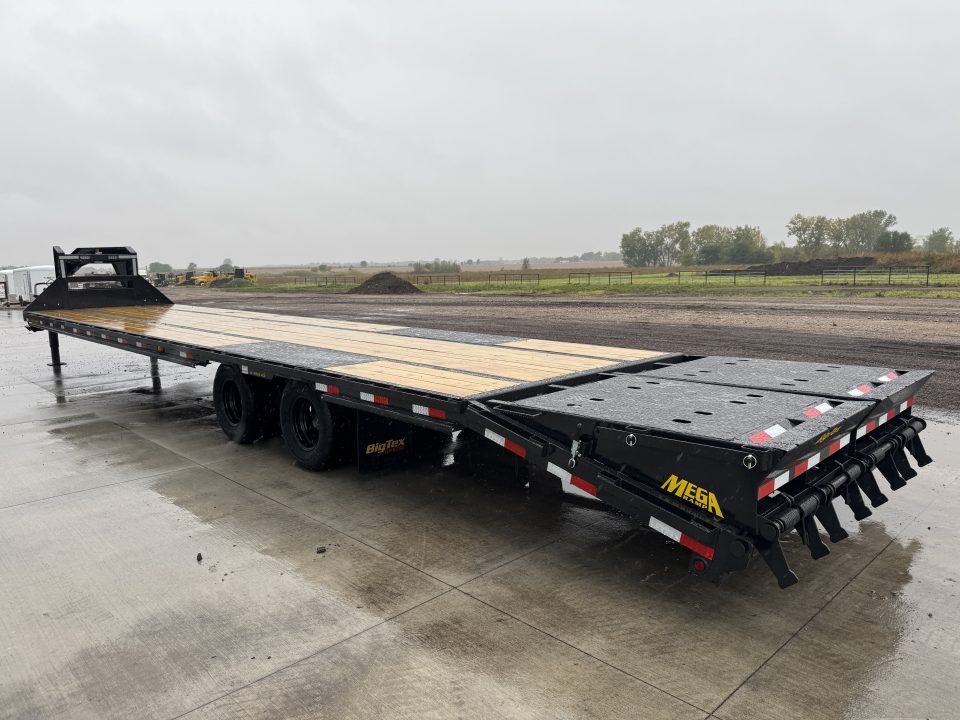 New 2027 Big Tex Trailers 22GN40D5A Deckover Trailer