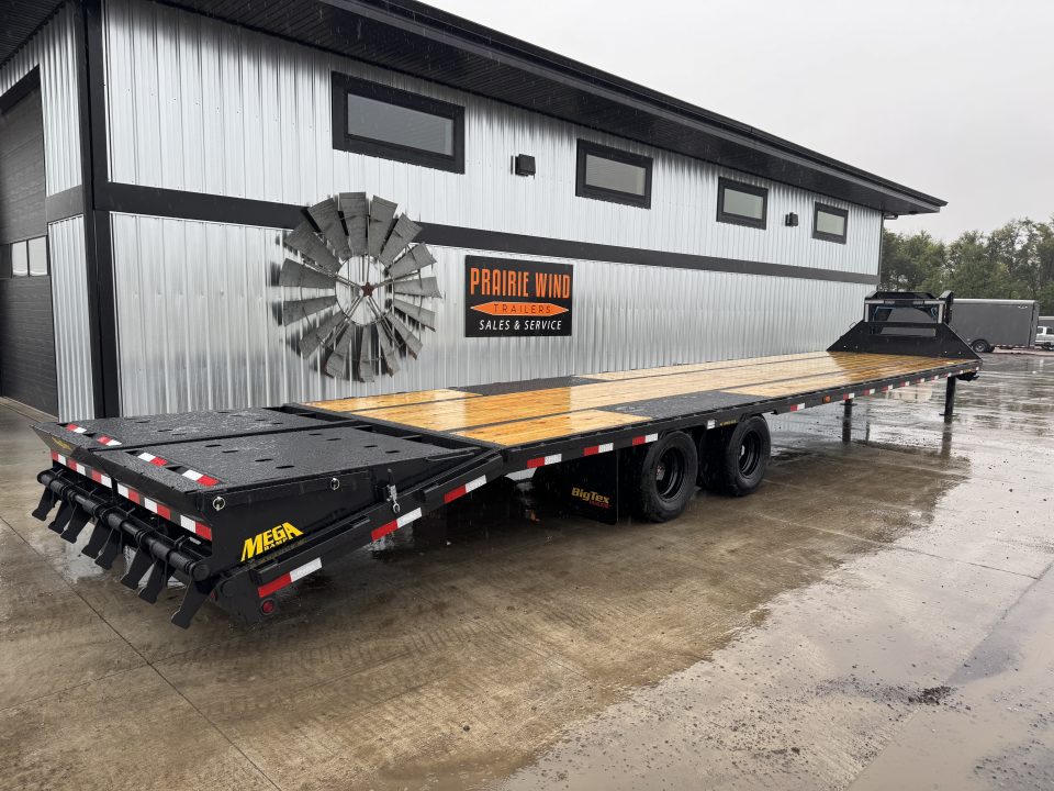 New 2027 Big Tex Trailers 22GN40D5A Deckover Trailer