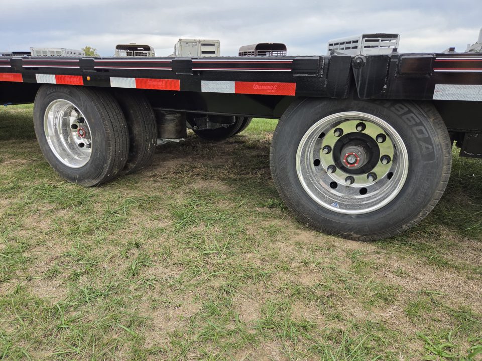New 2027 Diamond C 102X40 FMAX216 AIR RIDE GOOSENECK W/HYDROTAIL HYDROJACKS & ALUMINUM FLOOR