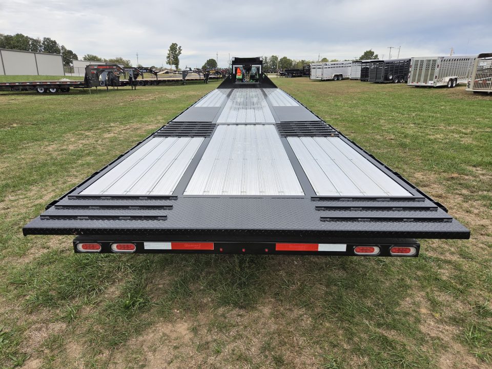 New 2027 Diamond C 102X40 FMAX216 AIR RIDE GOOSENECK W/HYDROTAIL HYDROJACKS & ALUMINUM FLOOR