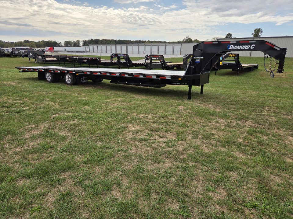 New 2027 Diamond C 102X40 FMAX216 AIR RIDE GOOSENECK W/HYDROTAIL HYDROJACKS & ALUMINUM FLOOR