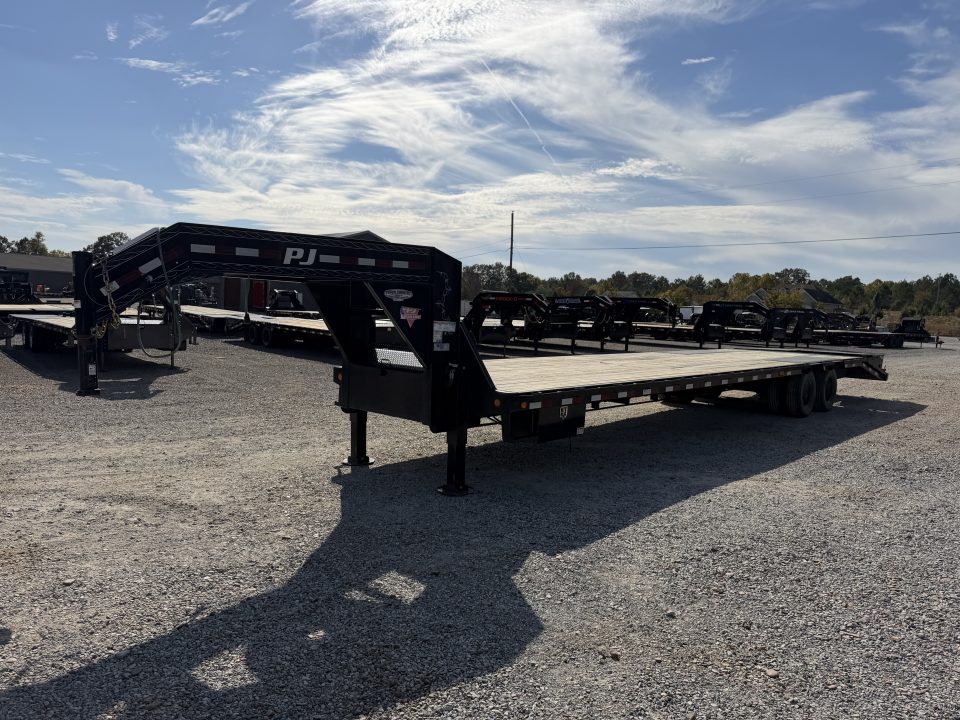 Used 2022 PJ 102"X36' 25.9K GVWR Gooseneck Flatbed Trailer