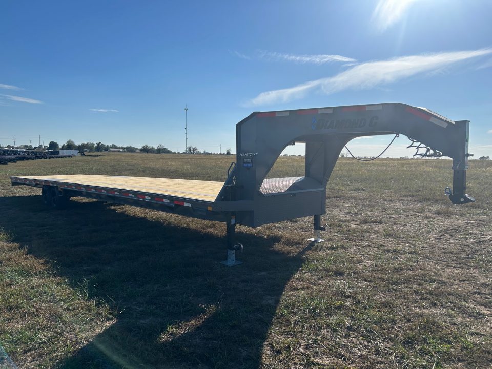 New 2027 Diamond C 102x40 Tandem 12K GN Straight Deck w/ Slide In Ramps