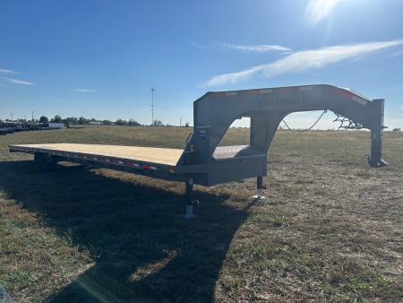New 2027 Diamond C 102x40 Tandem 12K GN Straight Deck w/ Slide In Ramps