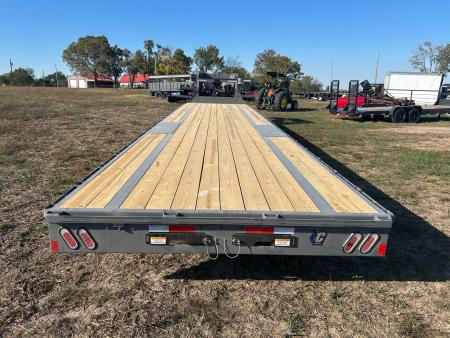 New 2027 Diamond C 102x40 Tandem 12K GN Straight Deck w/ Slide In Ramps