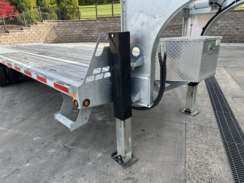 New 2026 K-Trail 25' Gooseneck w/Max Ramps (35,825 GVWR)