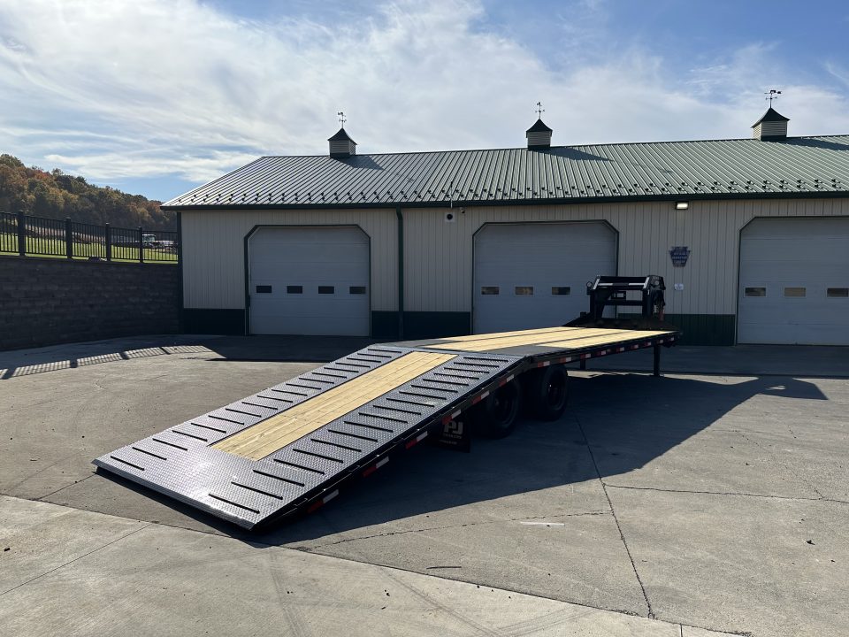New PJ trailers 32' LY Hydraulic Dovetail