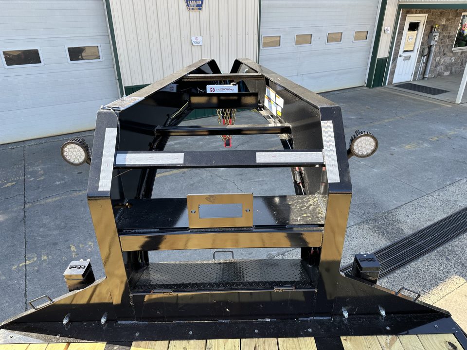 New PJ trailers 32' LY Hydraulic Dovetail