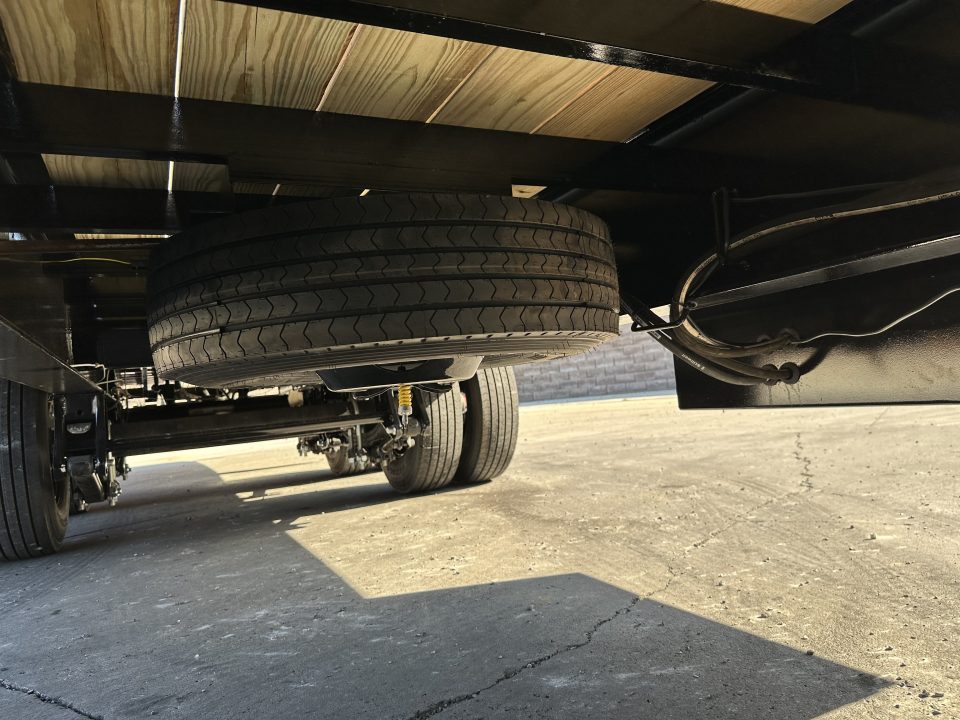 New PJ trailers 32' LY Hydraulic Dovetail