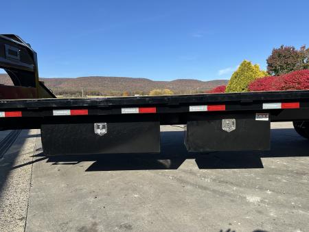 New PJ trailers 32' LY Hydraulic Dovetail