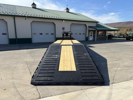 New PJ trailers 32' LY Hydraulic Dovetail