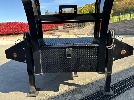 New PJ trailers 32' LY Hydraulic Dovetail