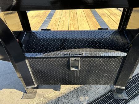 New PJ trailers 32' LY Hydraulic Dovetail