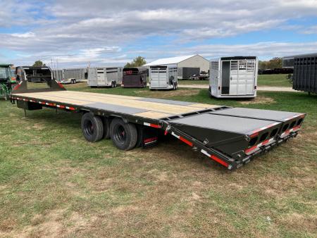 New 2027 MAXX-D 102X32 TANDEM 25.9K GN W/ MAX RAMPS, HYDROJACKS, DISC BRAKES, SOLAR & WIRELESS Flatbed Trailer