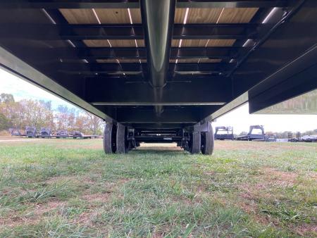 New 2027 MAXX-D 102X32 TANDEM 25.9K GN W/ MAX RAMPS, HYDROJACKS, DISC BRAKES, SOLAR & WIRELESS Flatbed Trailer