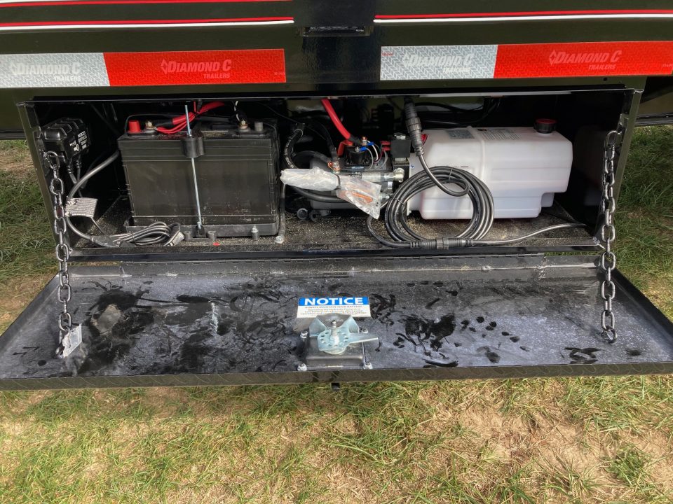 New 2027 Diamond C Trailers 102x32 TANDEM 25.9K GN W/ MAX RAMPS, HYDROJACKS & ALUMINUM OUTERS Flatbed Trailer