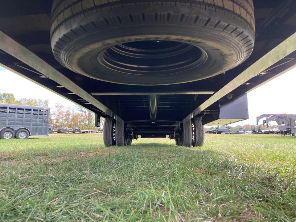 New 2027 Diamond C Trailers 102x32 TANDEM 25.9K GN W/ MAX RAMPS, HYDROJACKS & ALUMINUM OUTERS Flatbed Trailer