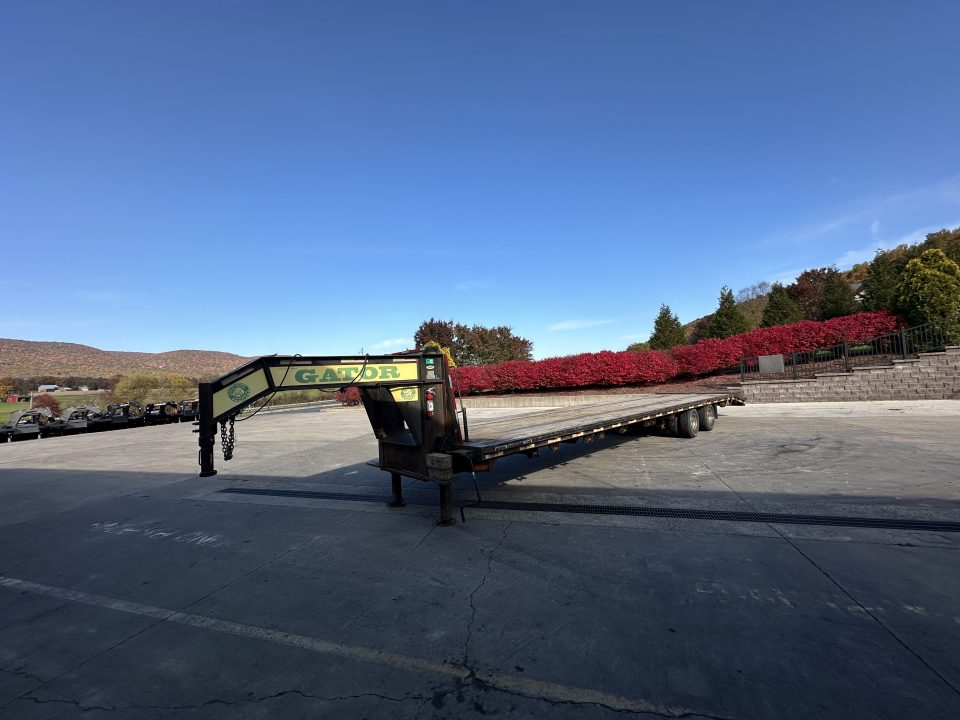 Used 2017 Gatorade 40' Tandem Dual Gooseneck w/Max Ramps