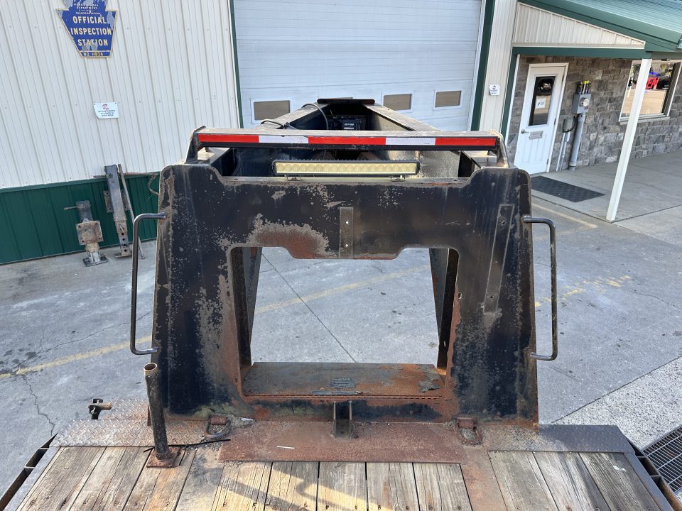 Used 2017 Gatorade 40' Tandem Dual Gooseneck w/Max Ramps