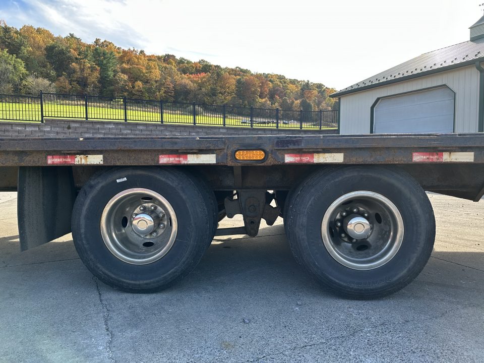 Used 2017 Gatorade 40' Tandem Dual Gooseneck w/Max Ramps