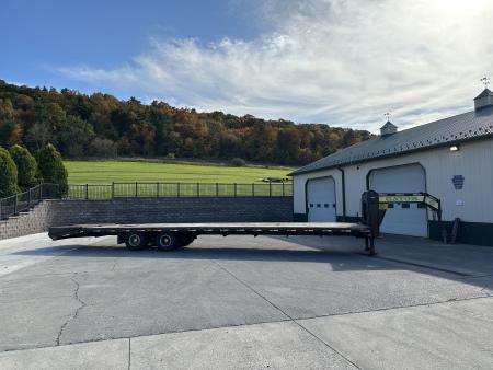 Used 2017 Gatorade 40' Tandem Dual Gooseneck w/Max Ramps