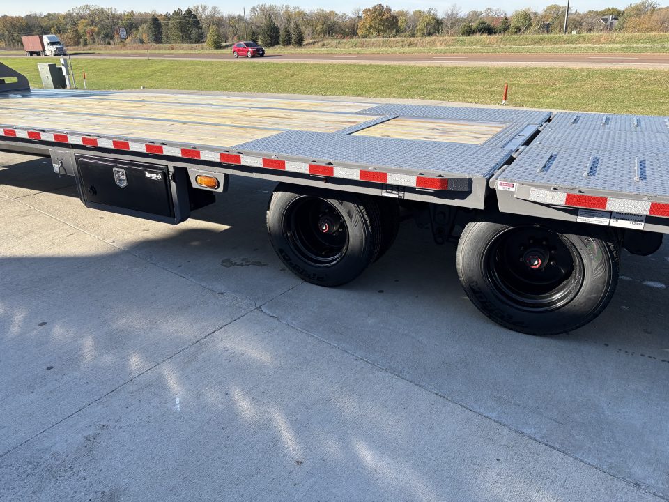 New 2027 Midsota FBHB3612-259G Hydraulic Tail Goosneck Deckover Trailer