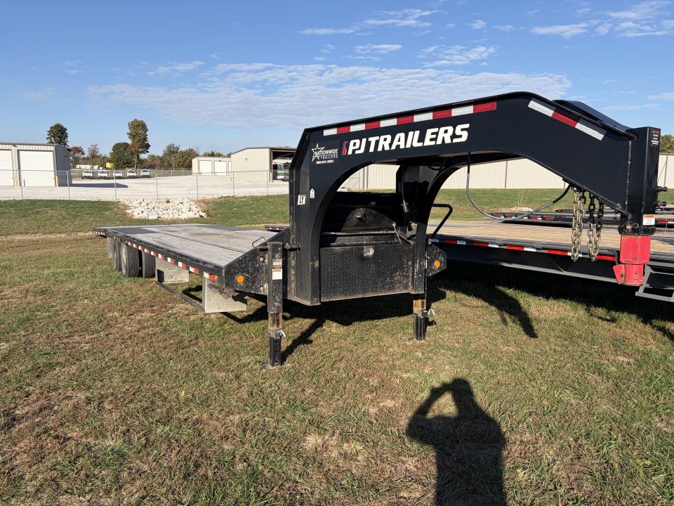 Used 2023 PJ Trailers PJ GN HYDOTAIL 102X36 Flatbed Trailer