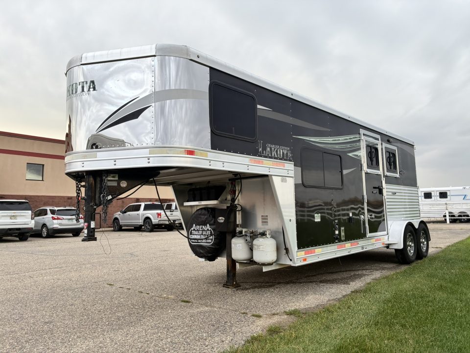 Used 2018 Lakota 2H 7'LQ Horse Trailer